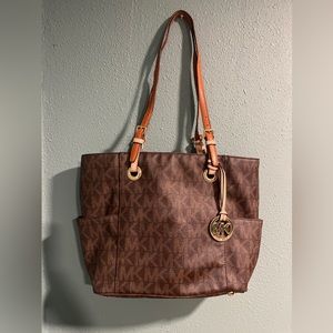 Michael Kors East West Jet Signature Tote